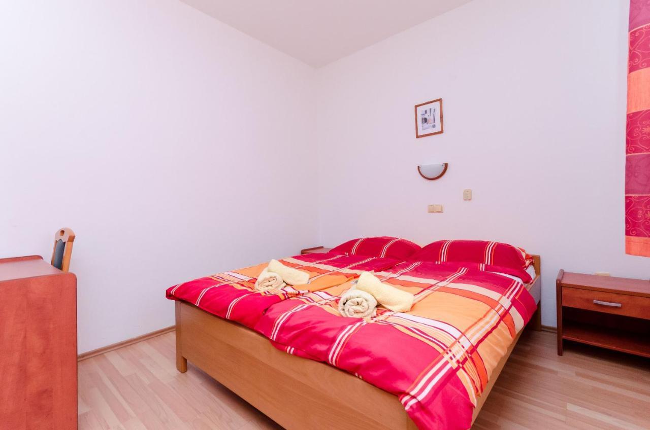 Apartments And Room Ljubica Lopar Ngoại thất bức ảnh