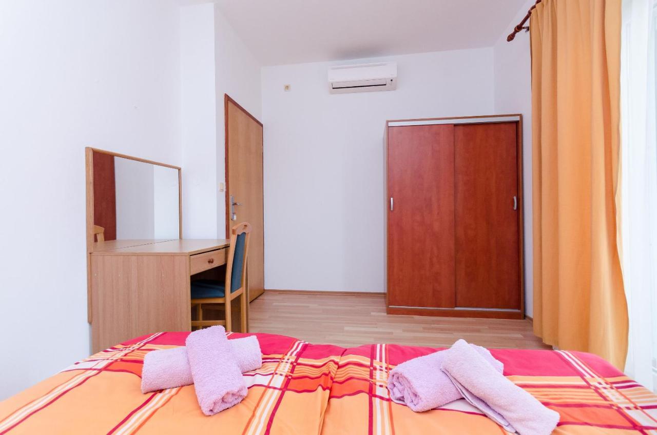Apartments And Room Ljubica Lopar Ngoại thất bức ảnh