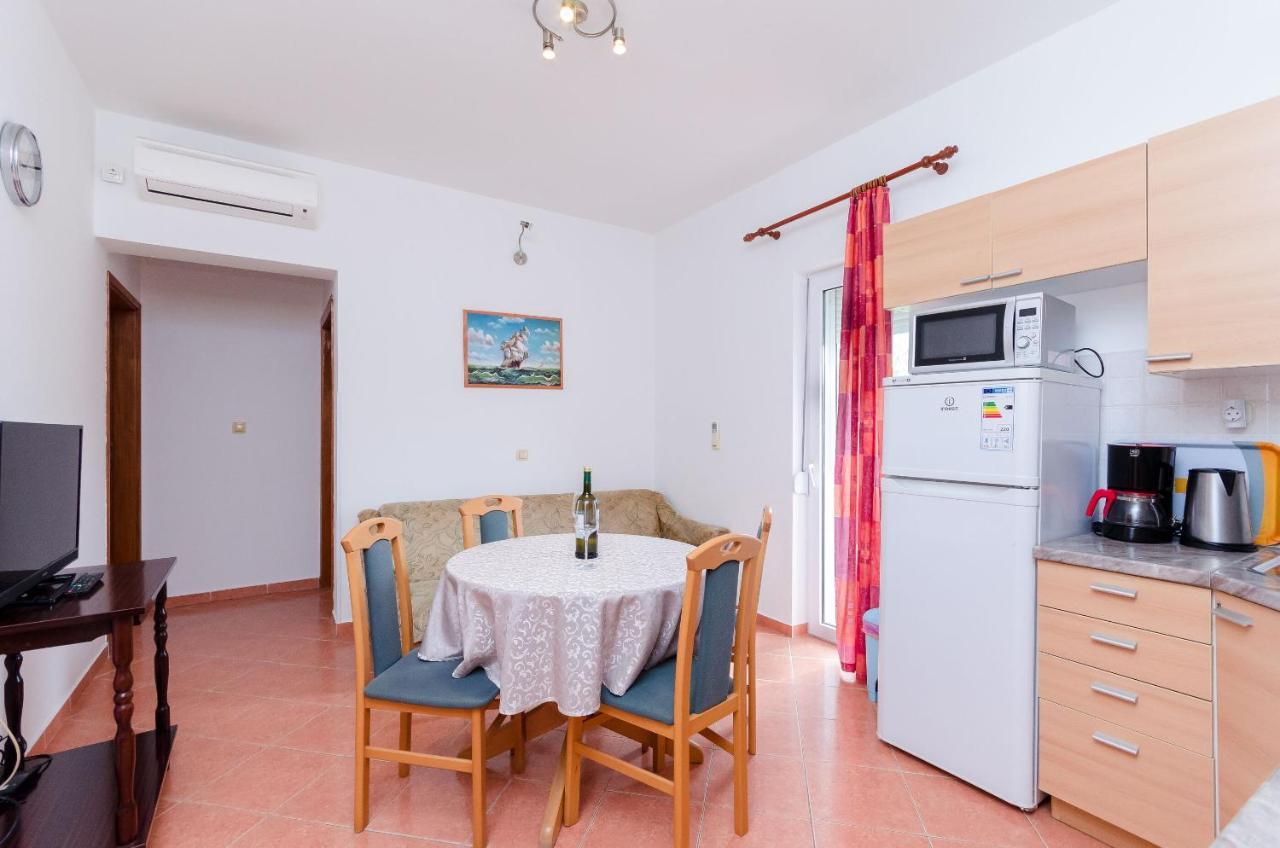 Apartments And Room Ljubica Lopar Ngoại thất bức ảnh