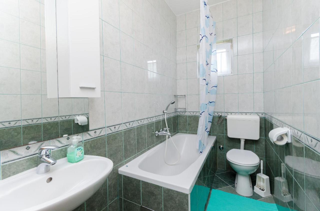 Apartments And Room Ljubica Lopar Ngoại thất bức ảnh
