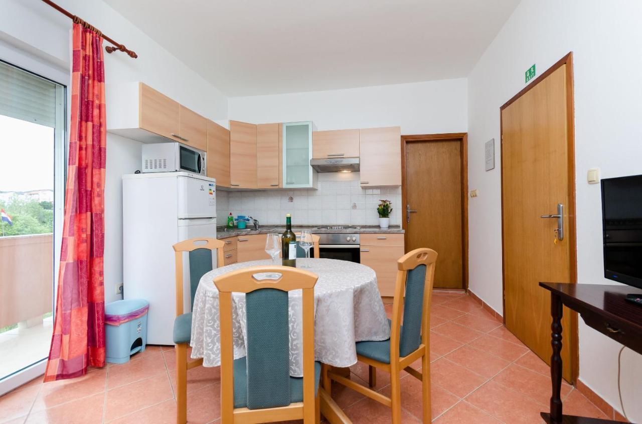 Apartments And Room Ljubica Lopar Ngoại thất bức ảnh