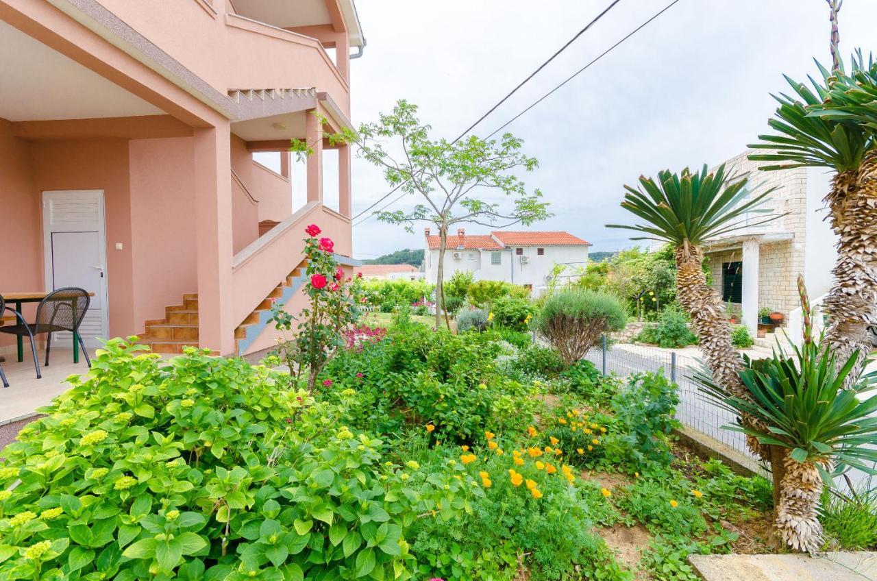 Apartments And Room Ljubica Lopar Ngoại thất bức ảnh