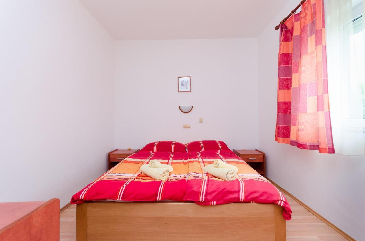 Apartments And Room Ljubica Lopar Ngoại thất bức ảnh