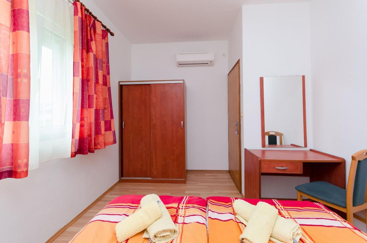 Apartments And Room Ljubica Lopar Ngoại thất bức ảnh