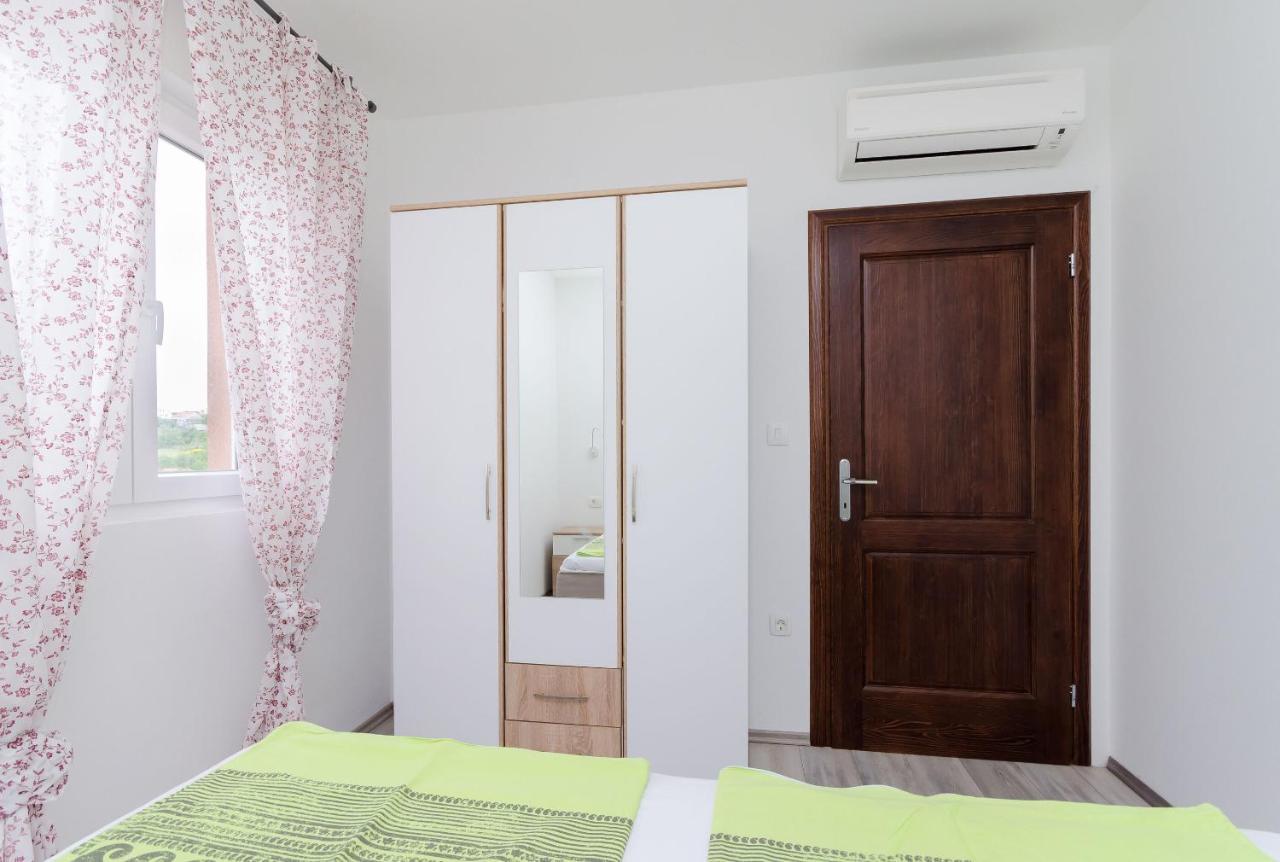 Apartments And Room Ljubica Lopar Ngoại thất bức ảnh