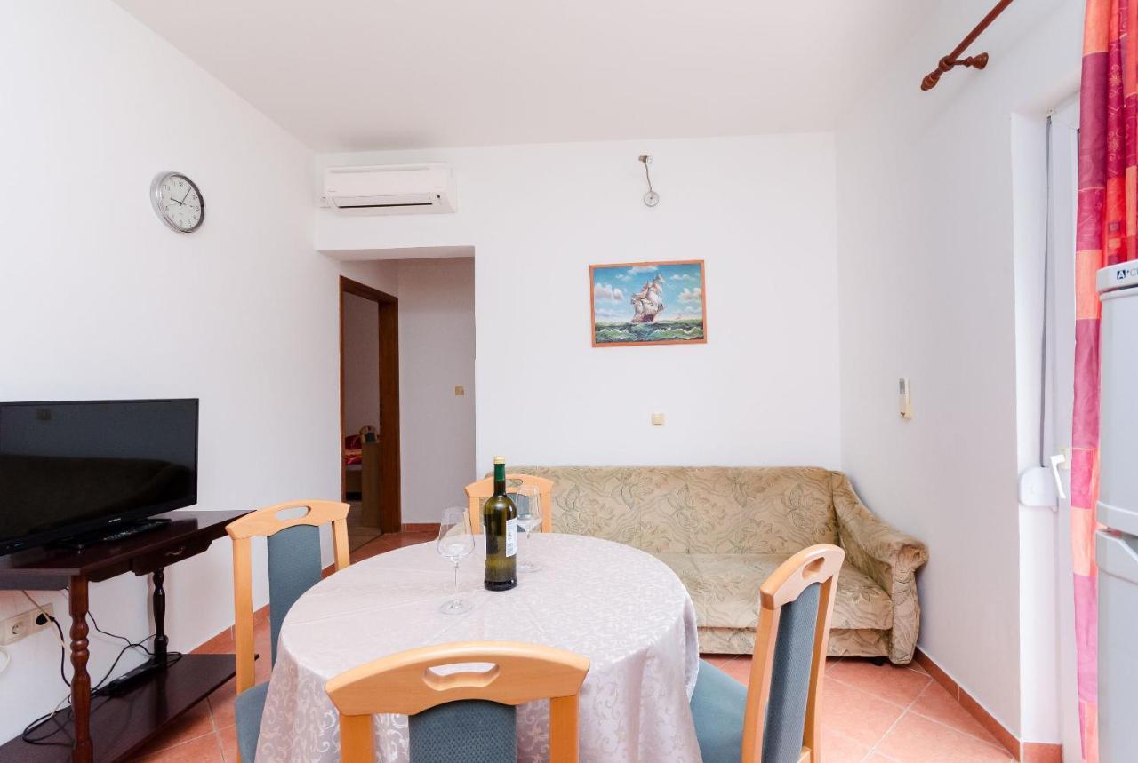 Apartments And Room Ljubica Lopar Ngoại thất bức ảnh