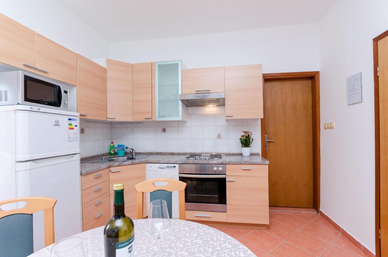 Apartments And Room Ljubica Lopar Ngoại thất bức ảnh